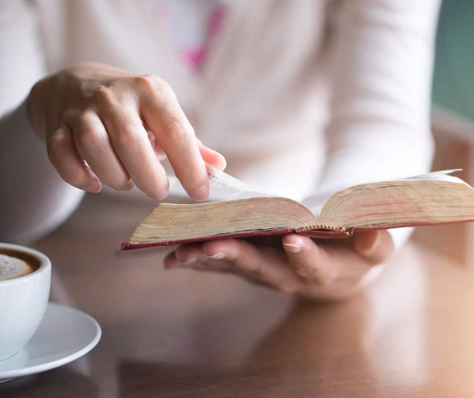 10 Benefits to Reading the Bible That’ll Inspire You To Read It Daily