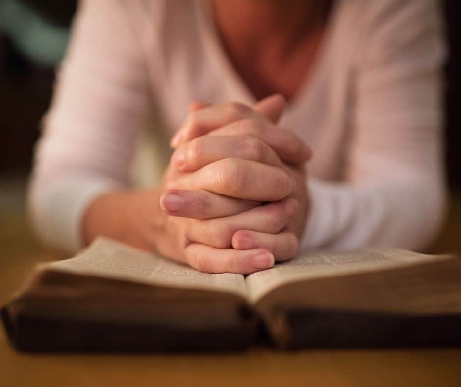 woman praying